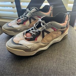 Van's Woman's Varix Ultra Cush Lite Wafflecup Turtledove Lace Up Sneakers size 9